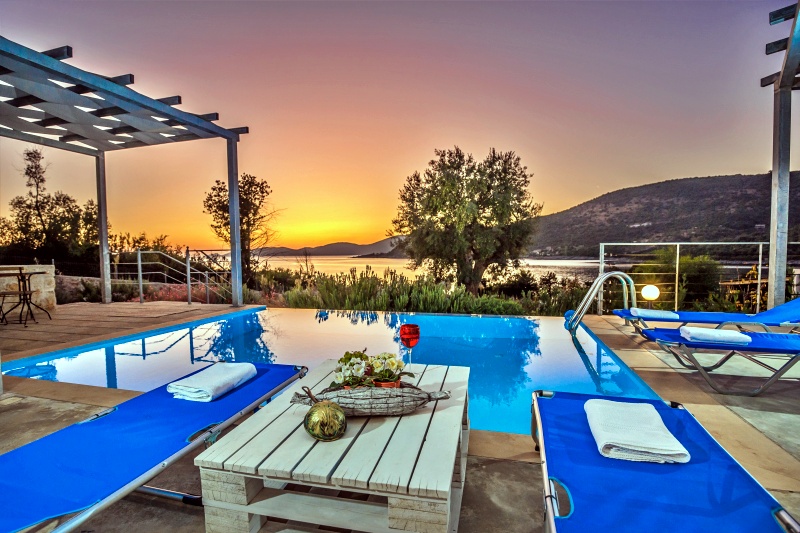 ZIDANOS- Sea front villa up to 8 guests