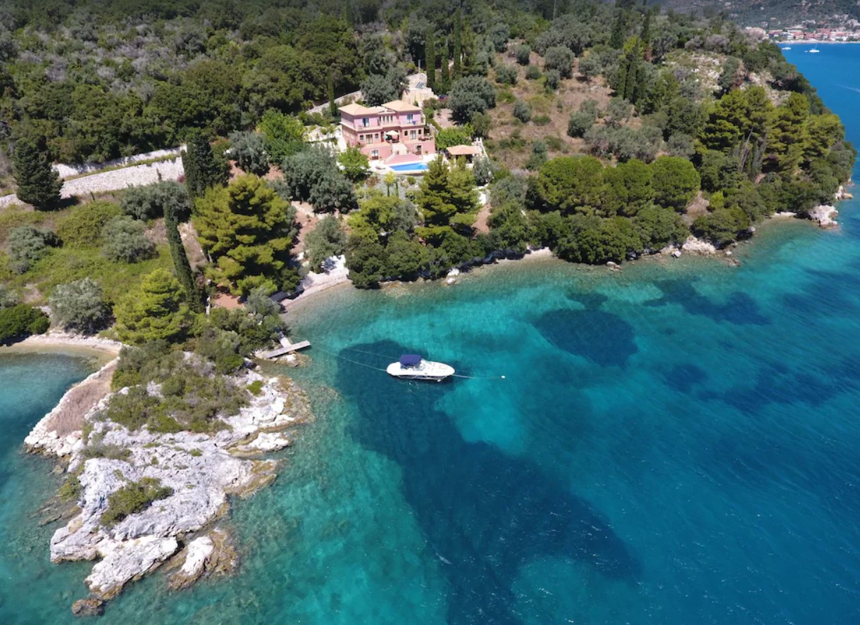 Waterfront Villa עד 12 אורחים