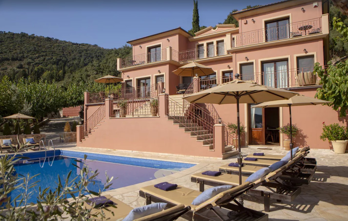 Waterfront Villa עד 12 אורחים – תמונה 2