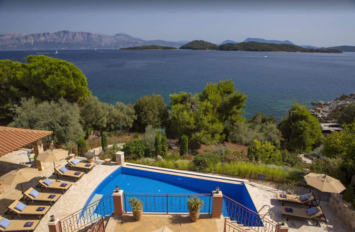 Waterfront Villa עד 12 אורחים – תמונה 3