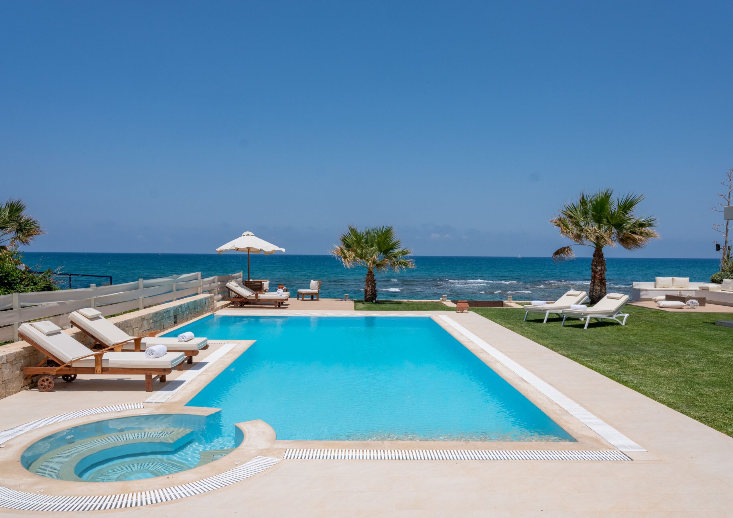 Nissos Beach Villa כרתים עד 12 אורחים – תמונה 3