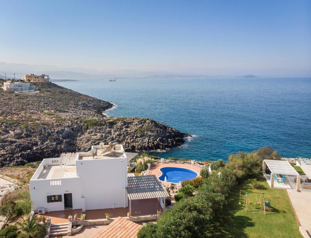 Idra Beach Front Villa כרתים עד 14 אורחים – תמונה 3