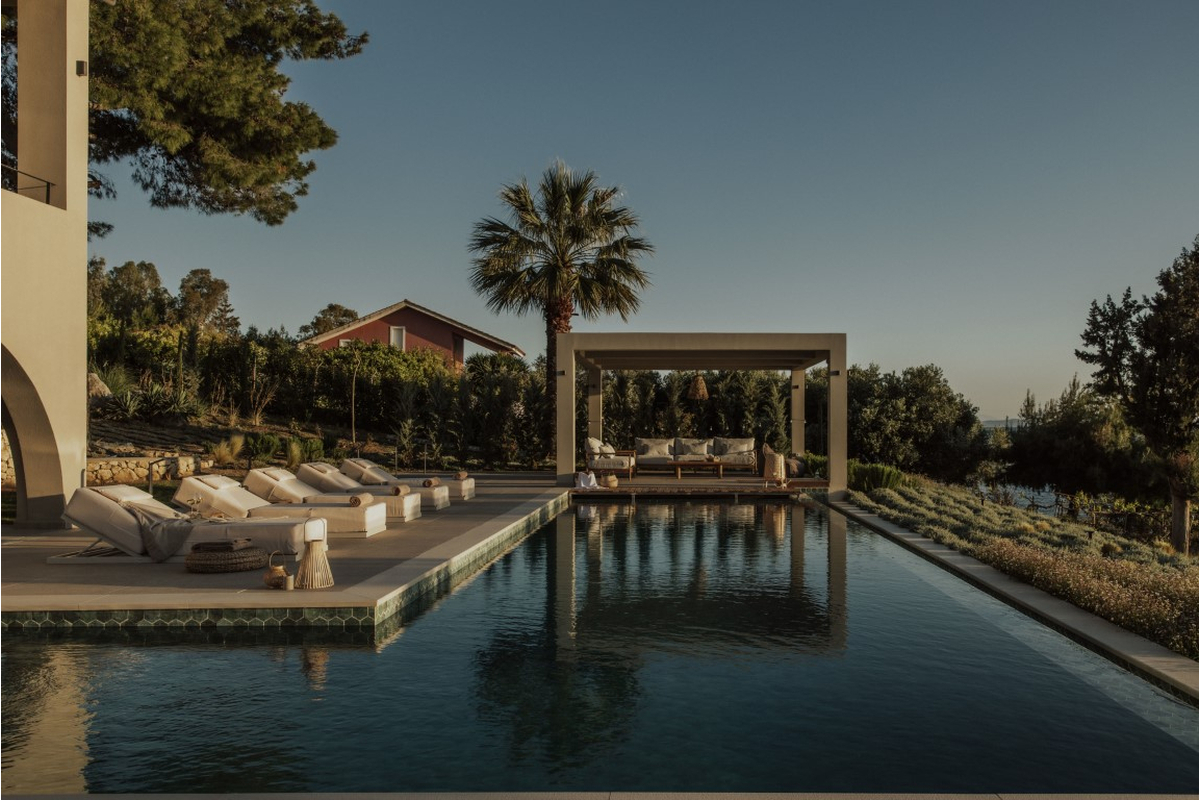 Seafront Villa Rialf