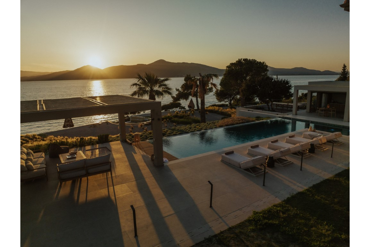 Seafront Villa Rialf – תמונה 3